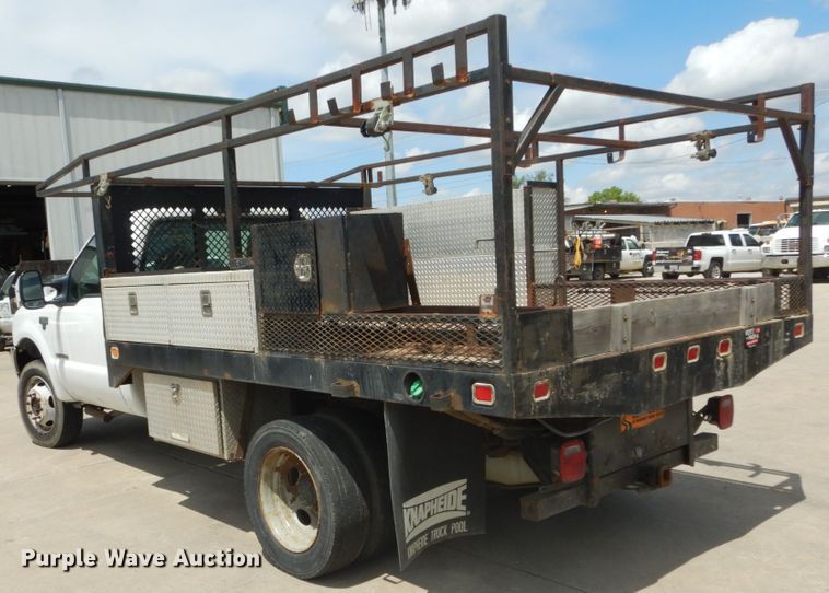 image for item IY9728 2002 Ford F550 Super Duty  flatbed truck