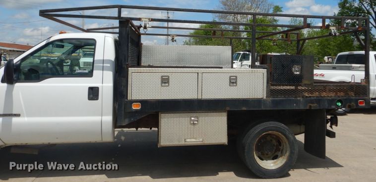 image for item IY9728 2002 Ford F550 Super Duty  flatbed truck