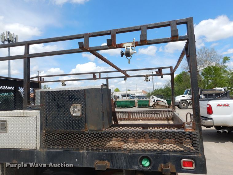 image for item IY9728 2002 Ford F550 Super Duty  flatbed truck