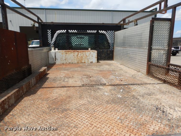 image for item IY9728 2002 Ford F550 Super Duty  flatbed truck