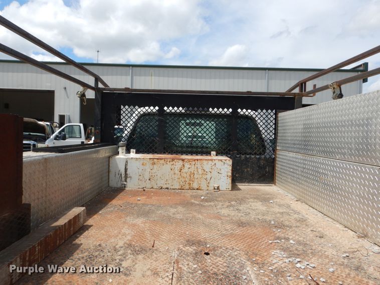 image for item IY9728 2002 Ford F550 Super Duty  flatbed truck