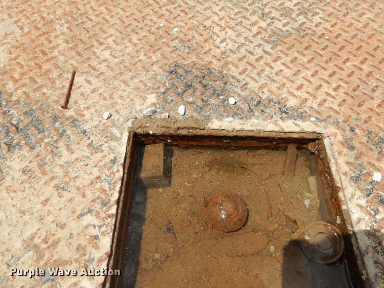 image for item IY9728 2002 Ford F550 Super Duty  flatbed truck