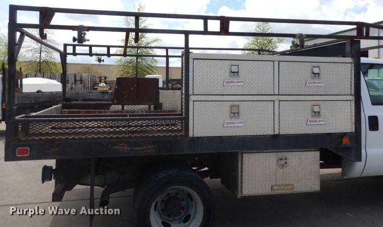 image for item IY9728 2002 Ford F550 Super Duty  flatbed truck