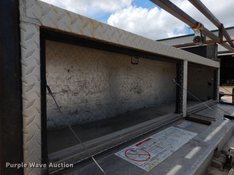 image for item IY9728 2002 Ford F550 Super Duty  flatbed truck