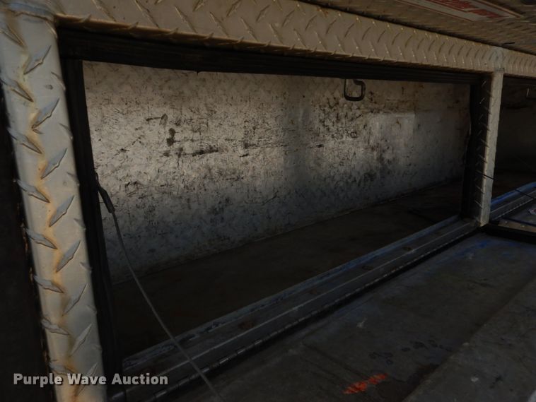 image for item IY9728 2002 Ford F550 Super Duty  flatbed truck