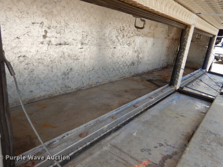 image for item IY9728 2002 Ford F550 Super Duty  flatbed truck