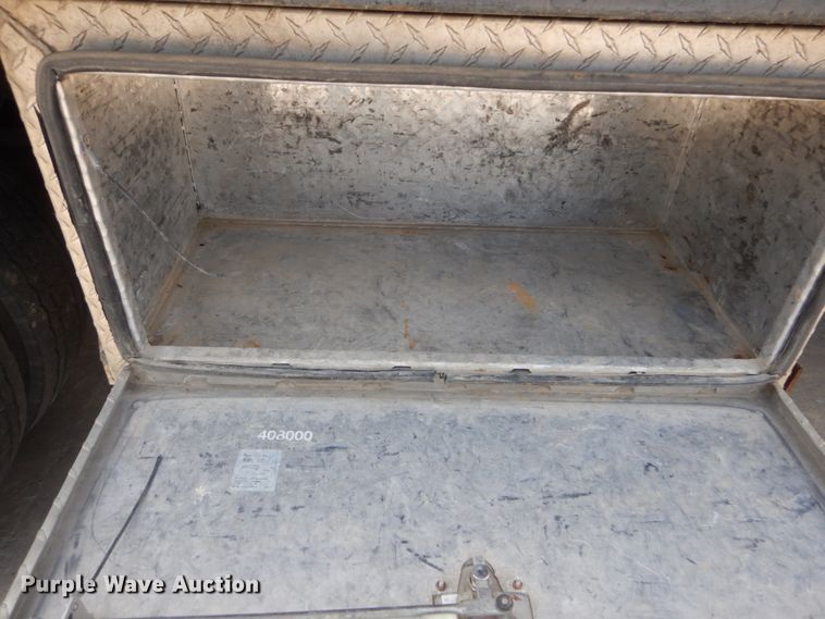 image for item IY9728 2002 Ford F550 Super Duty  flatbed truck