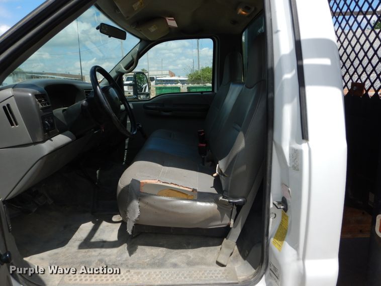 image for item IY9728 2002 Ford F550 Super Duty  flatbed truck