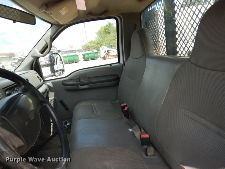 image for item IY9728 2002 Ford F550 Super Duty  flatbed truck