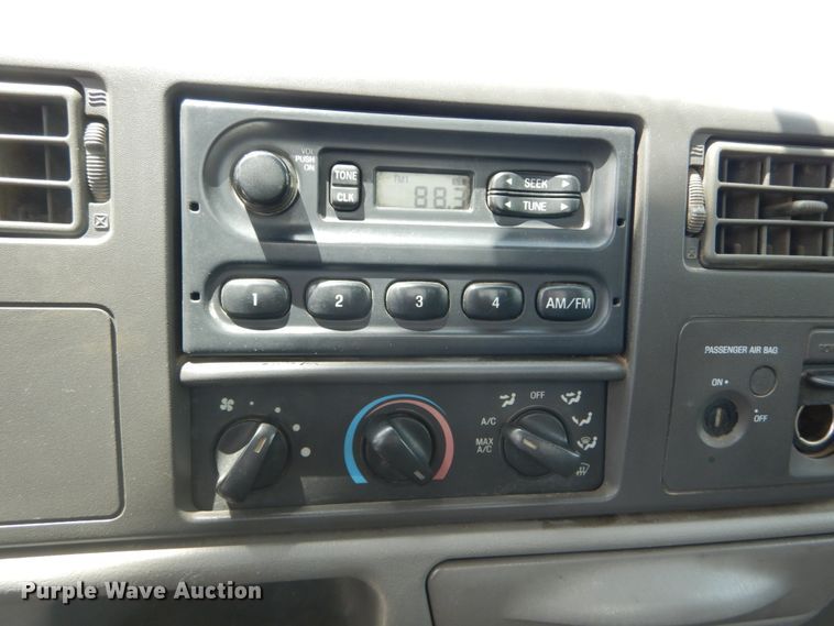 image for item IY9728 2002 Ford F550 Super Duty  flatbed truck