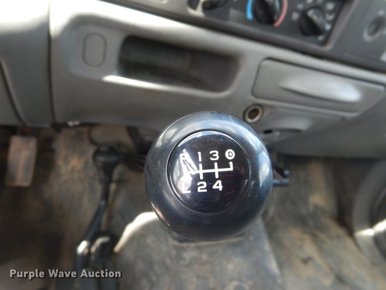 image for item IY9728 2002 Ford F550 Super Duty  flatbed truck