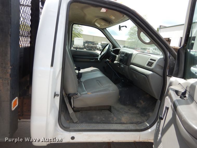 image for item IY9728 2002 Ford F550 Super Duty  flatbed truck