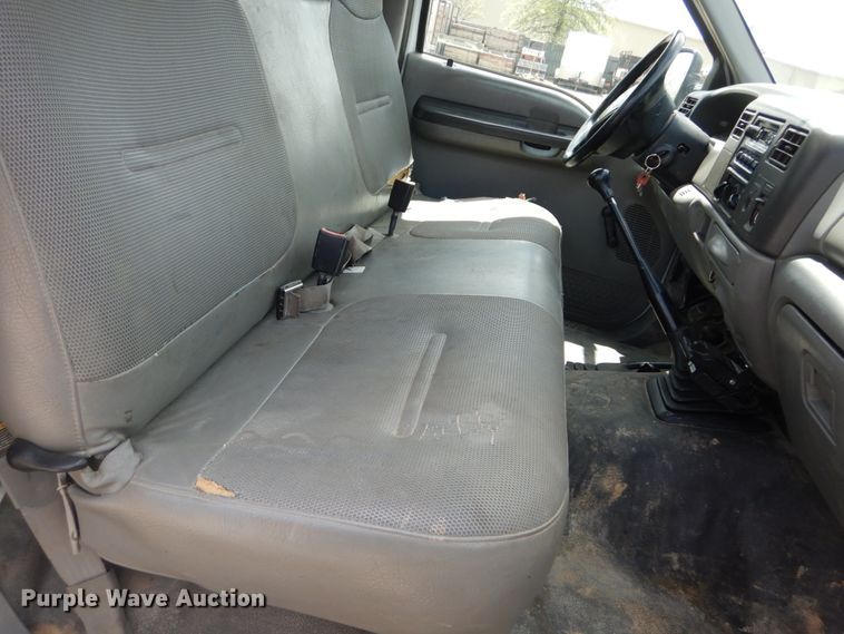 image for item IY9728 2002 Ford F550 Super Duty  flatbed truck