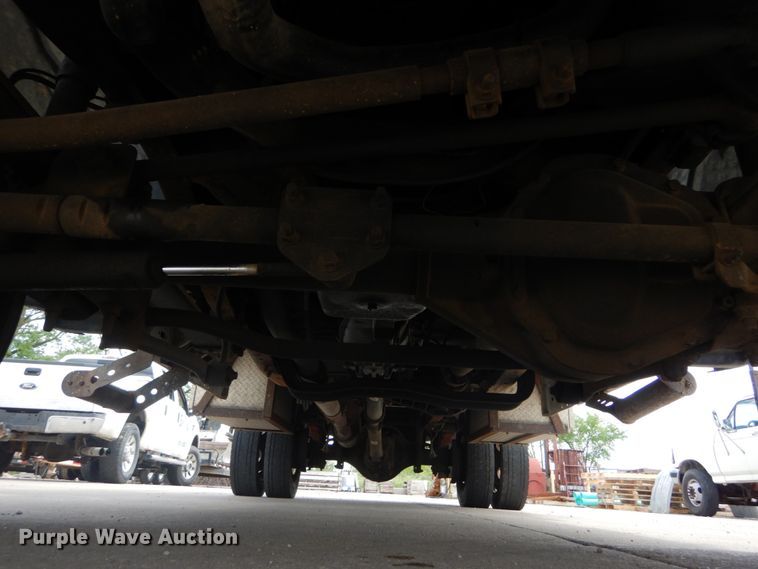 image for item IY9728 2002 Ford F550 Super Duty  flatbed truck