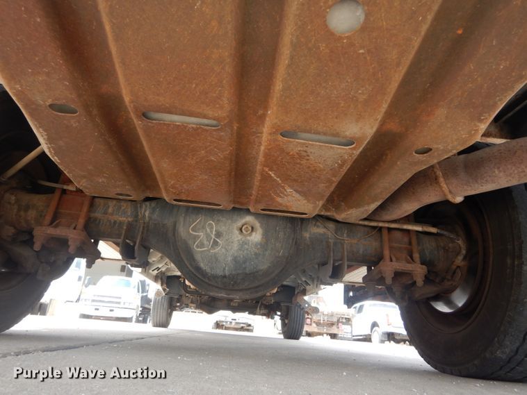 image for item IY9728 2002 Ford F550 Super Duty  flatbed truck