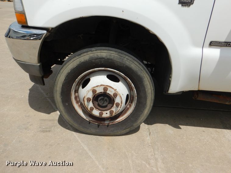 image for item IY9728 2002 Ford F550 Super Duty  flatbed truck