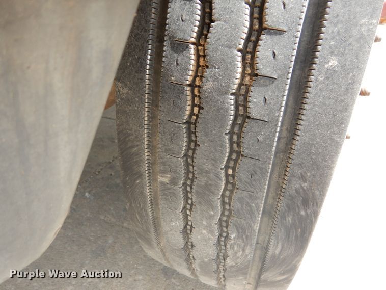 image for item IY9728 2002 Ford F550 Super Duty  flatbed truck