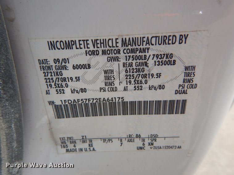 image for item IY9728 2002 Ford F550 Super Duty  flatbed truck