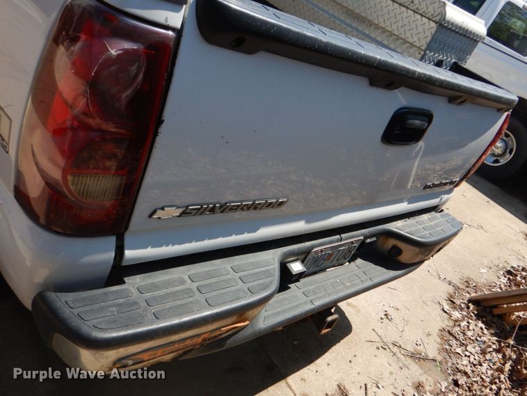 image for item IY9730 2003 Chevrolet Silverado 1500  Ext. Cab pickup truck