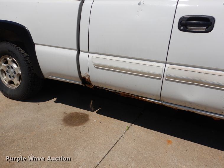 image for item IY9730 2003 Chevrolet Silverado 1500  Ext. Cab pickup truck