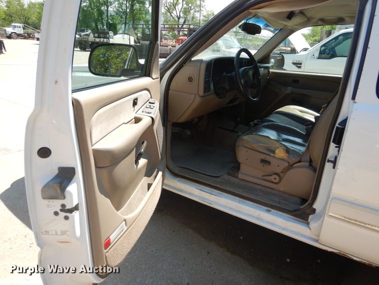 image for item IY9730 2003 Chevrolet Silverado 1500  Ext. Cab pickup truck