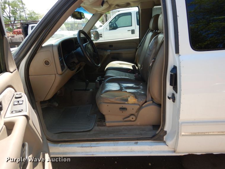 image for item IY9730 2003 Chevrolet Silverado 1500  Ext. Cab pickup truck