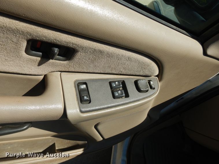 image for item IY9730 2003 Chevrolet Silverado 1500  Ext. Cab pickup truck