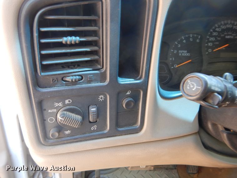 image for item IY9730 2003 Chevrolet Silverado 1500  Ext. Cab pickup truck