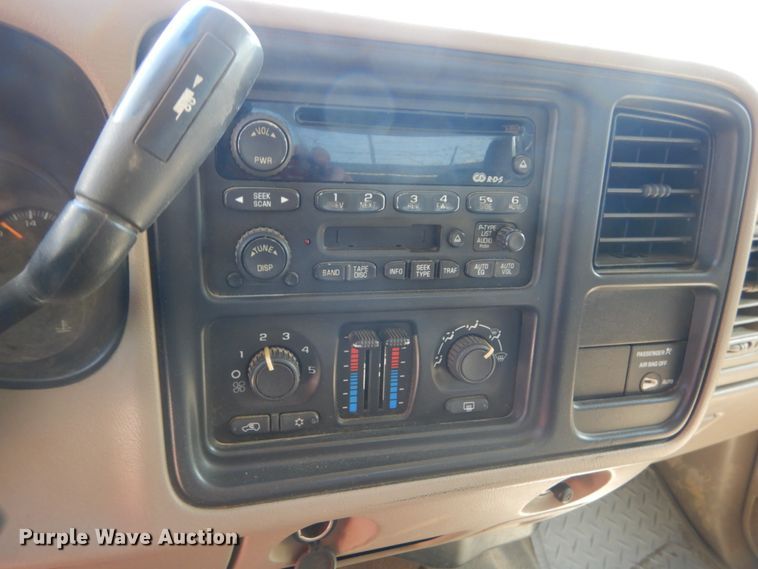 image for item IY9730 2003 Chevrolet Silverado 1500  Ext. Cab pickup truck