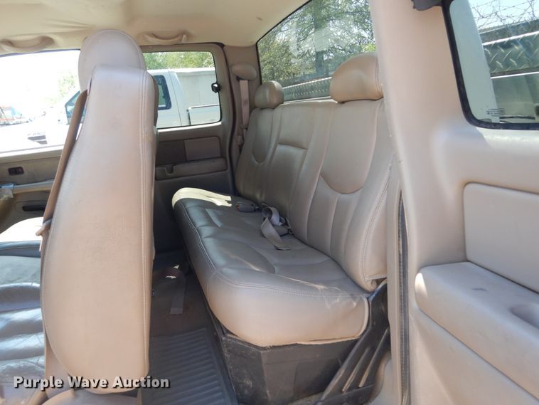 image for item IY9730 2003 Chevrolet Silverado 1500  Ext. Cab pickup truck