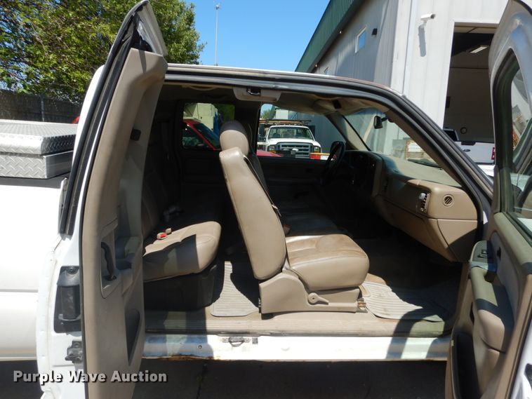 image for item IY9730 2003 Chevrolet Silverado 1500  Ext. Cab pickup truck