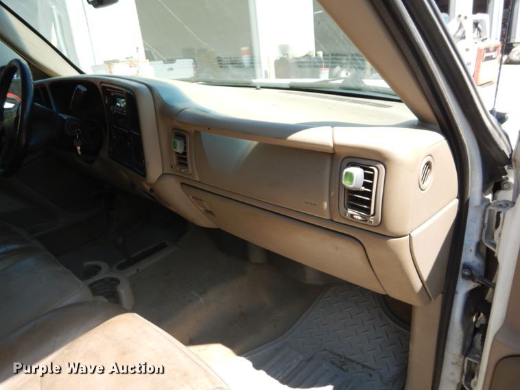 image for item IY9730 2003 Chevrolet Silverado 1500  Ext. Cab pickup truck