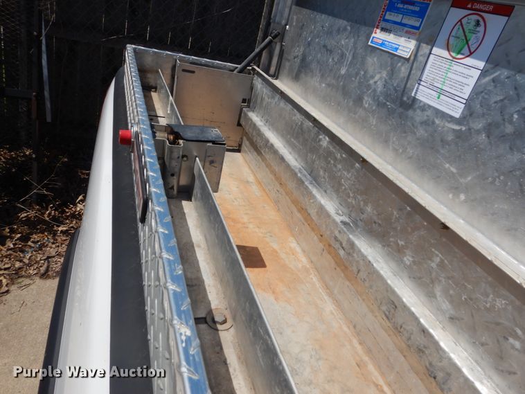 image for item IY9730 2003 Chevrolet Silverado 1500  Ext. Cab pickup truck