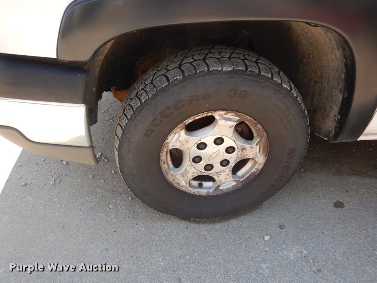 image for item IY9730 2003 Chevrolet Silverado 1500  Ext. Cab pickup truck