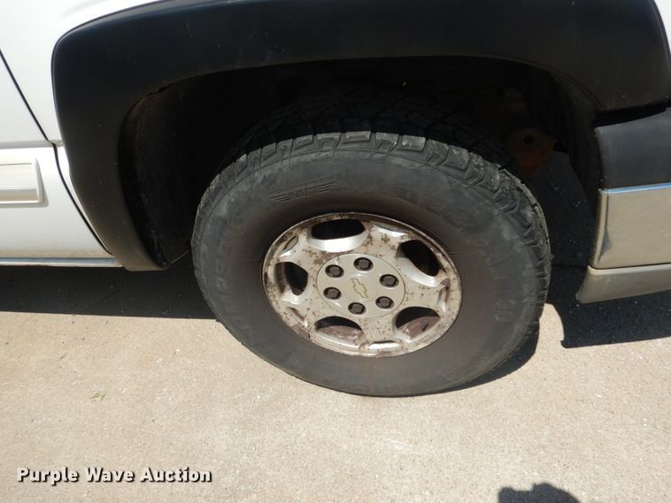 image for item IY9730 2003 Chevrolet Silverado 1500  Ext. Cab pickup truck