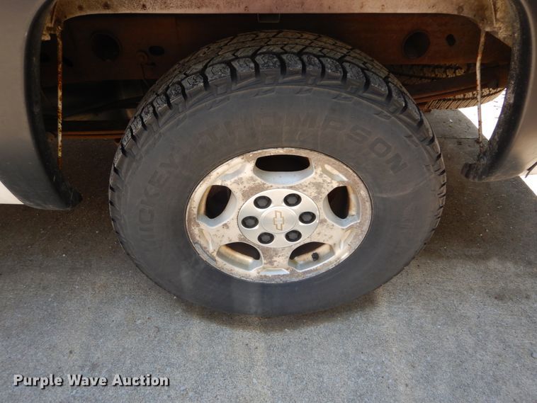 image for item IY9730 2003 Chevrolet Silverado 1500  Ext. Cab pickup truck