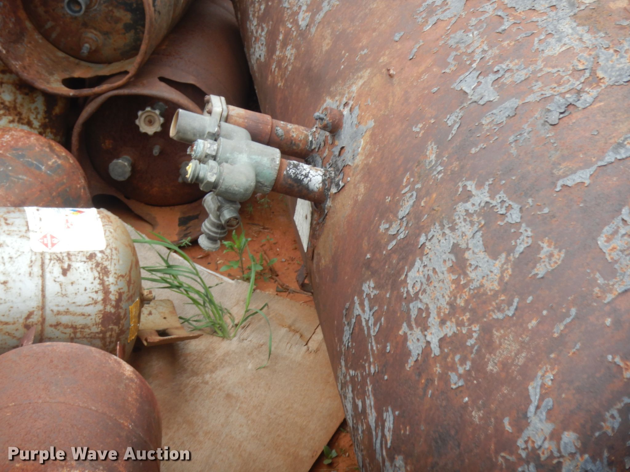 Propane tank in Weatherford, OK Item ET9199 sold Purple Wave