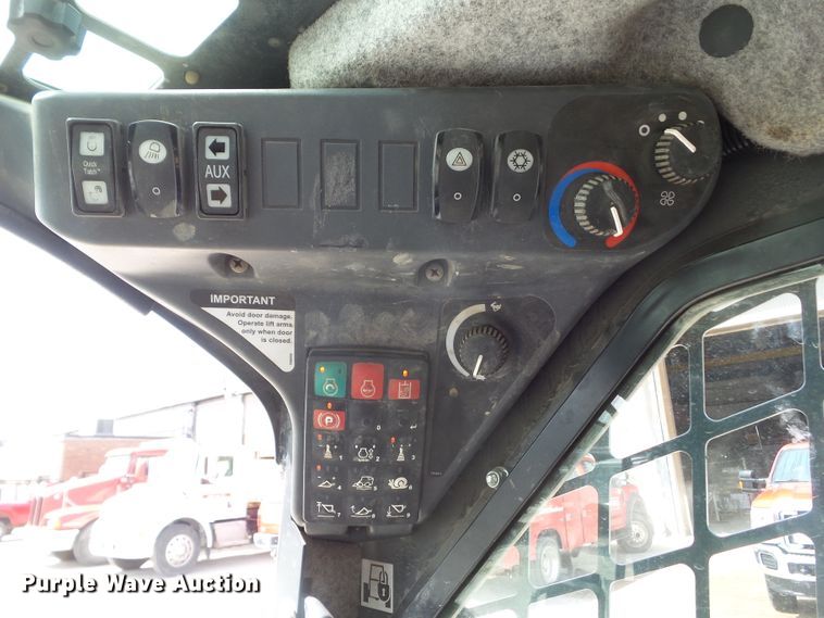 image for item DA7106 2016 John Deere 333E  tracked skid steer loader