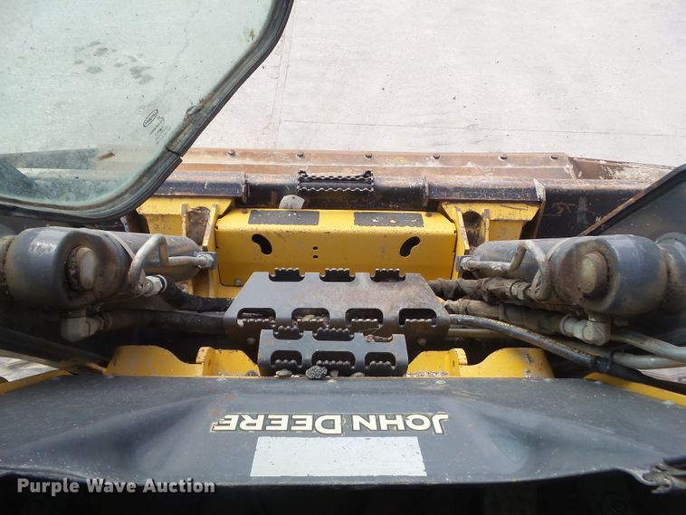 image for item DA7106 2016 John Deere 333E  tracked skid steer loader