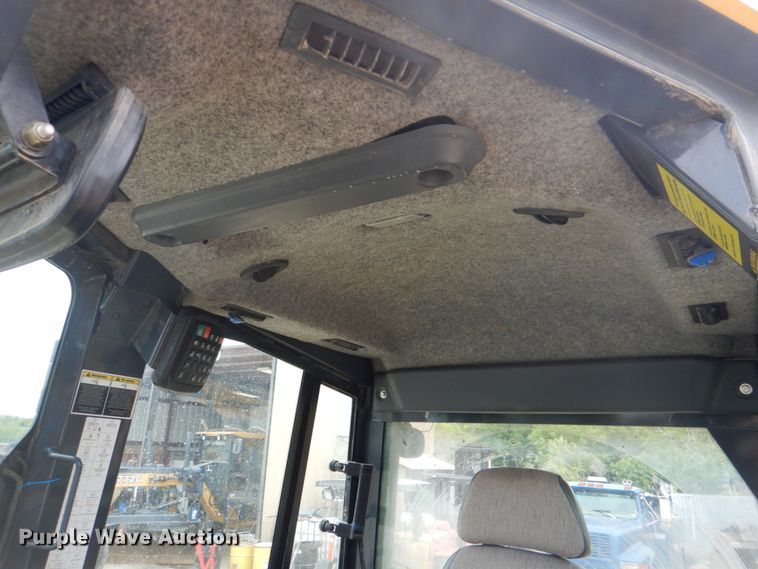 image for item DH5493 2015 John Deere 850K WLT  dozer