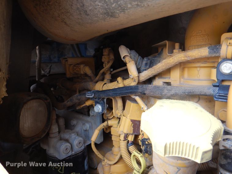 image for item DH5493 2015 John Deere 850K WLT  dozer