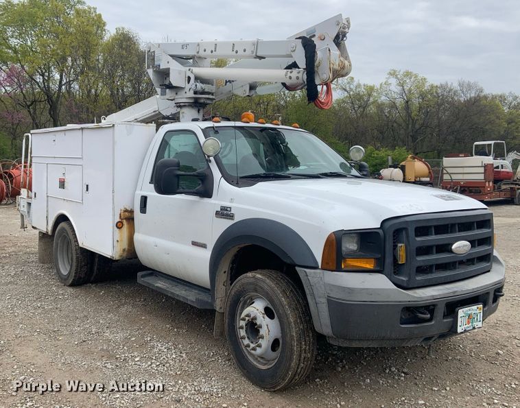 image for item DH5852 2006 Ford F550 Super Duty XL  bucket truck
