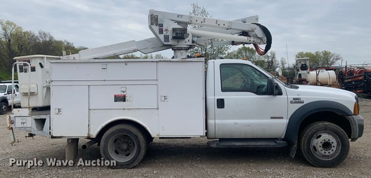 image for item DH5852 2006 Ford F550 Super Duty XL  bucket truck