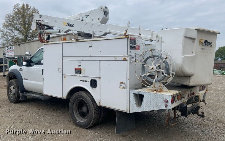 image for item DH5852 2006 Ford F550 Super Duty XL  bucket truck