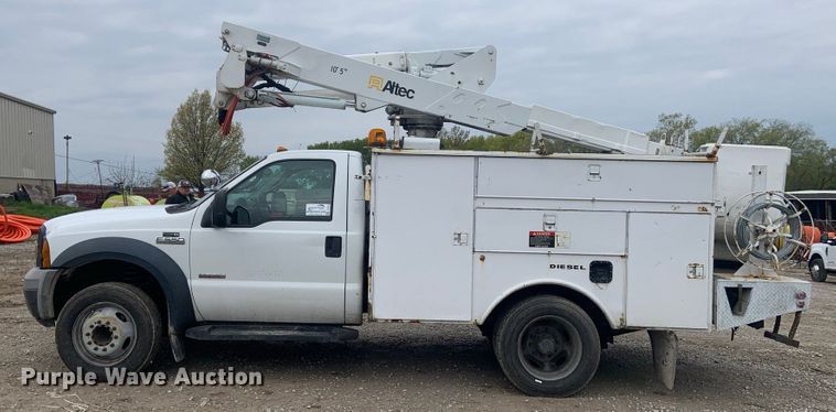 image for item DH5852 2006 Ford F550 Super Duty XL  bucket truck