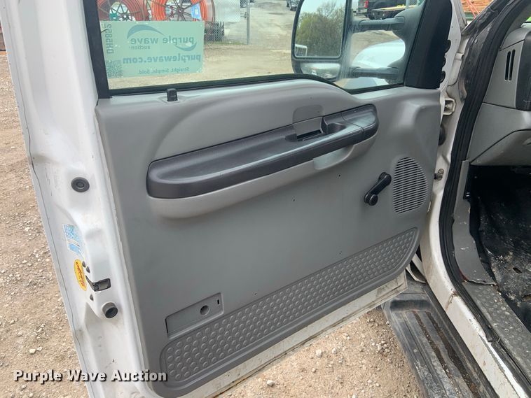 image for item DH5852 2006 Ford F550 Super Duty XL  bucket truck