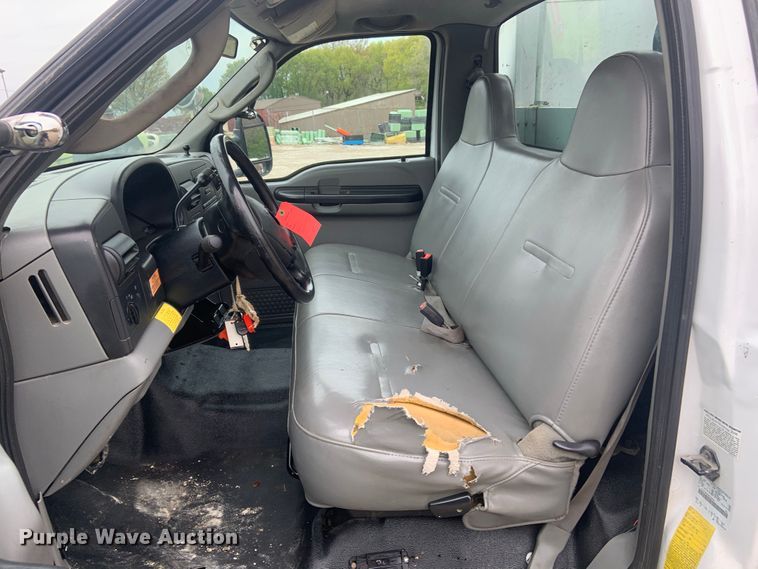 image for item DH5852 2006 Ford F550 Super Duty XL  bucket truck