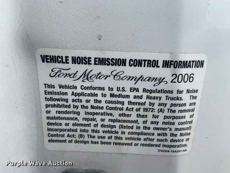 image for item DH5852 2006 Ford F550 Super Duty XL  bucket truck