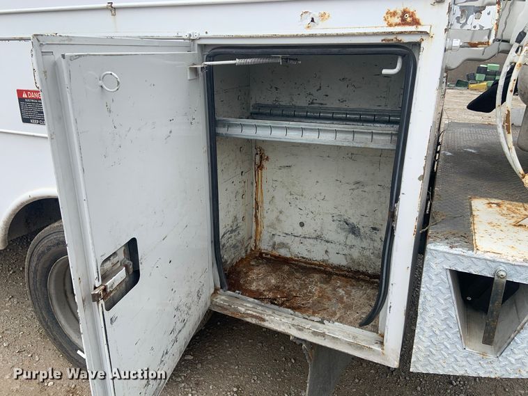 image for item DH5852 2006 Ford F550 Super Duty XL  bucket truck