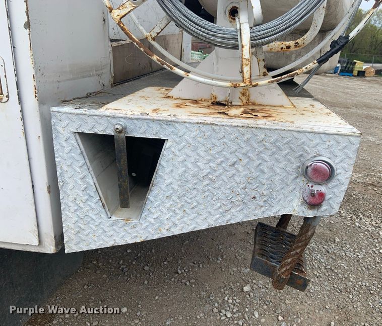 image for item DH5852 2006 Ford F550 Super Duty XL  bucket truck